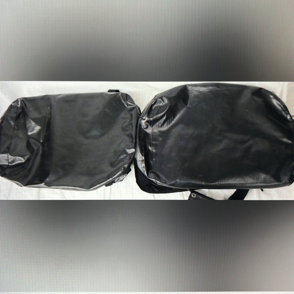 Pair of Levi’s duffle bags NWT - Picture 5 of 10